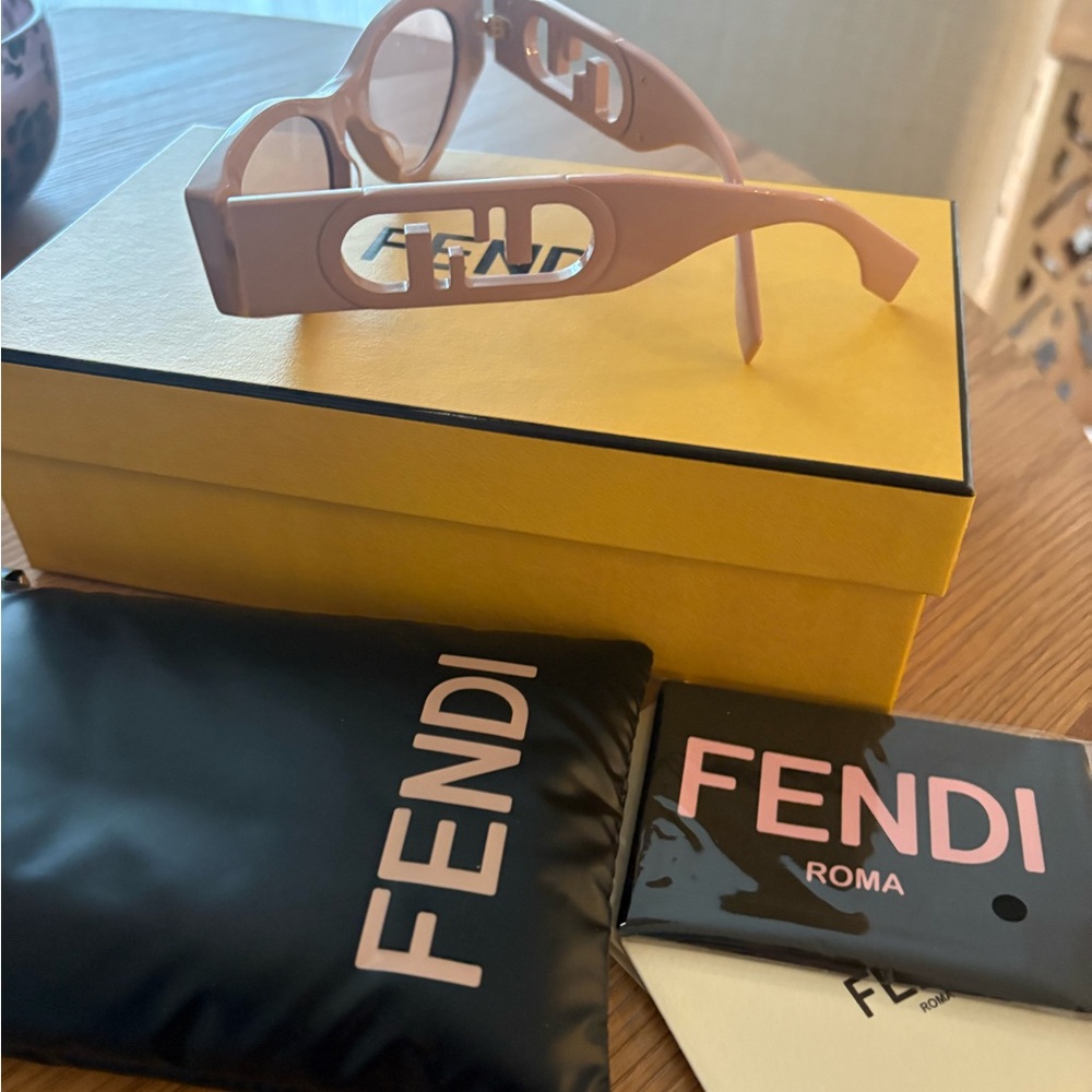 Fendi Pink Sunglasses Elegant Accessories - Picture 3 of 3